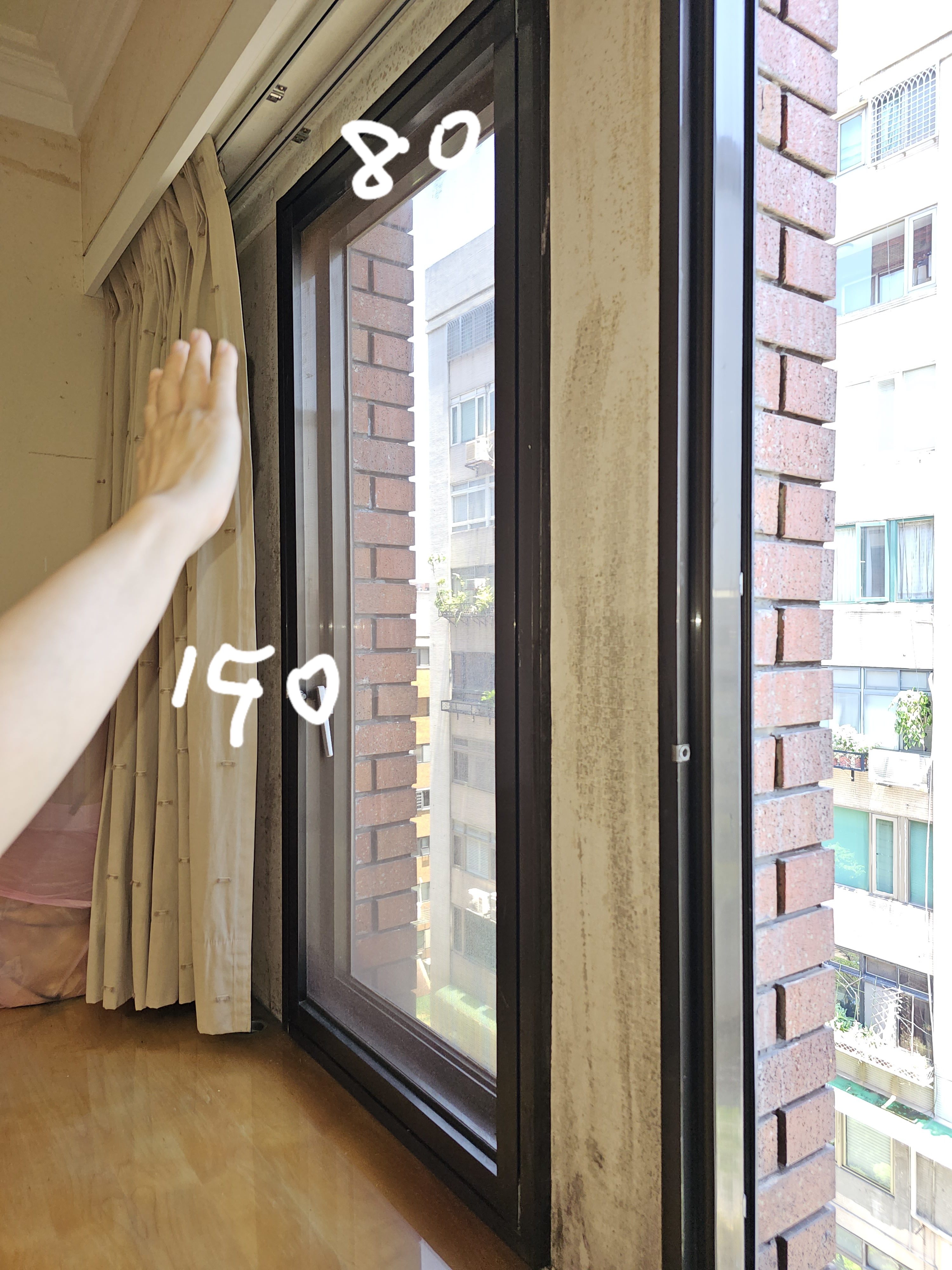 台北市僑福大樓住戶端窗框抓漏案